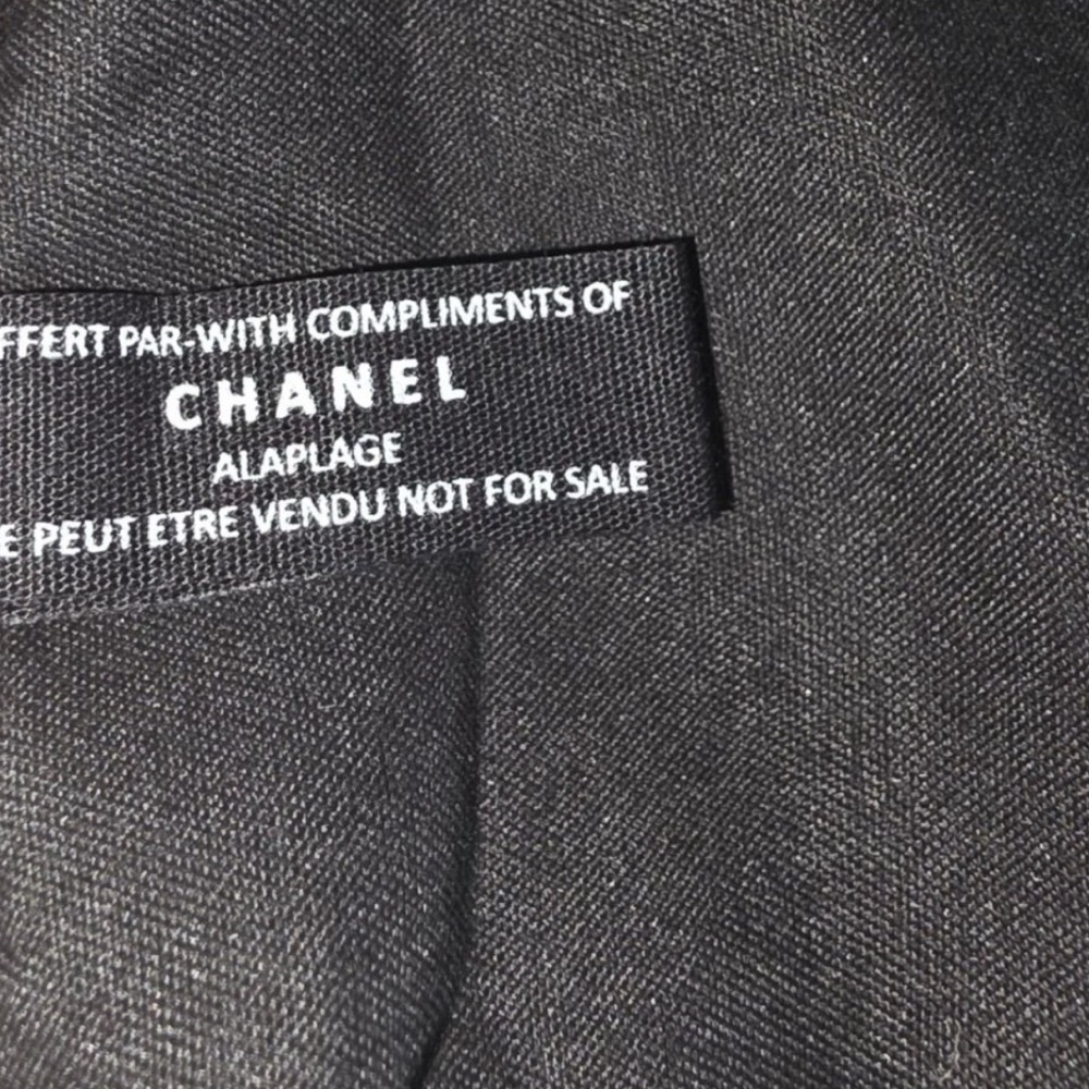 Chanel Beaute Alaplage Jute Pouch with Black Embroidered CC Logo. New in Box. - Picture 5 of 6